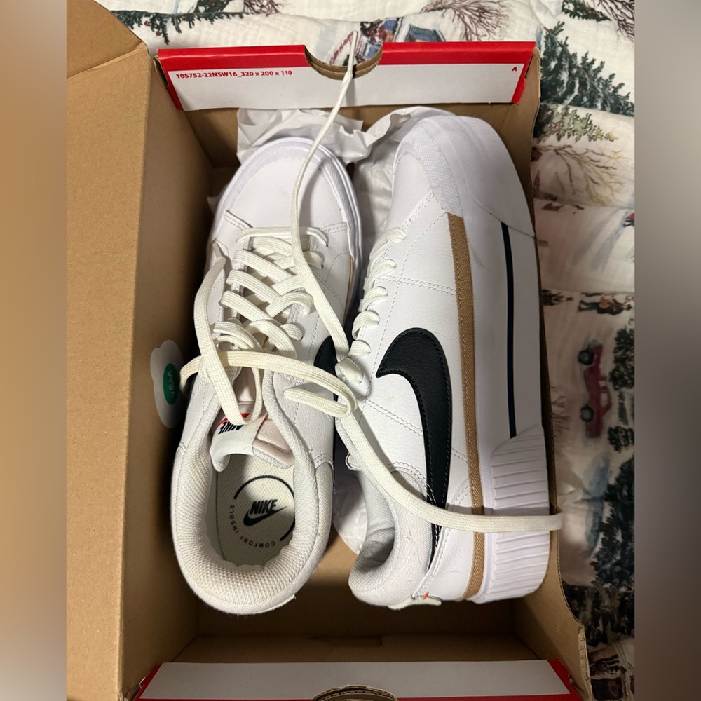 Women’s Nike Legacy Lift - NEW